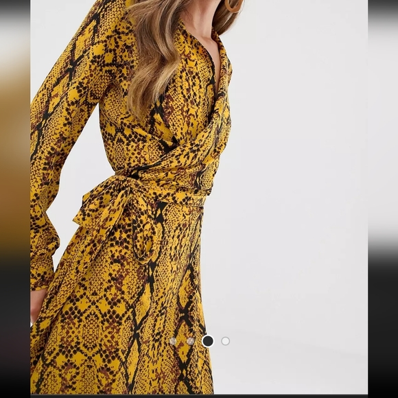 ASOS Design wrap front midi dress in snake print - Picture 2 of 4